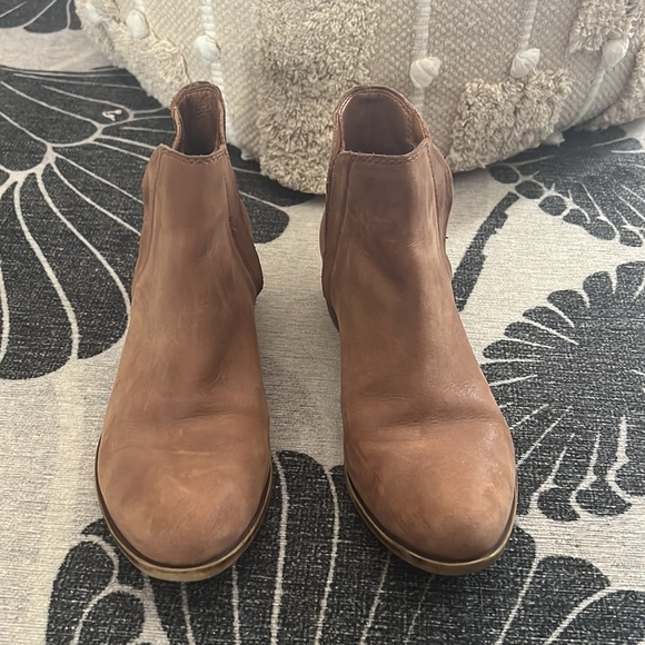 Lucky brand booties in a brown/nutmeg perfectly warn in and still look fabulous - Picture 2 of 4